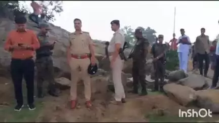 बांके बाज़ार: डीघासीन गांव में पेड़ कटाई मामले में ठेकेदार और दर्जनों ग्रामीणों पर मुकदमा दर्ज
