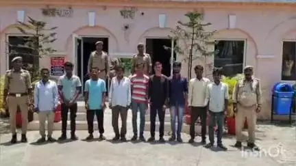 पलिया: भीरा कोतवाली पुलिस ने अलग-अलग मामलों में वारंटी चल रहे 9 अभियुक्तों को विभिन्न स्थानों से किया गिरफ्तार