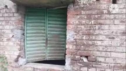 সাঁকরাইল: খাবারের সন্ধানে টিয়াকাটিতে বিদ্যালয়ের জানালা ভেঙে স্কুলে ঢুকে খাবার খেল দাঁতাল,আতঙ্কিত স্থানীয়রা 
#jansamasya