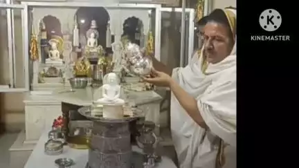 जन्म,तप,मोक्ष कल्याण मना,शांतिधार
पंचम चक्रवर्ती निधिभोग,कामदेव द्वादशम मनोग़,
शांतिकरण सोलम जिनराय,शांतिनाथ बंदो हरषाय