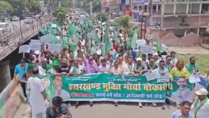 जरीडीह: झामुमो ने जरीडीह समेत कई स्थानों से सरना धर्म कोड लागू करने की मांग के साथ निकाली विशाल आक्रोश रैली