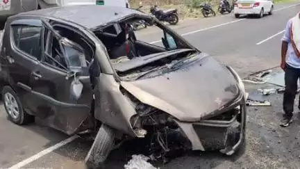 मुर्तीजापूर: तालुक्यातील राष्ट्रीय महामार्ग ५३ पैलपाडा येथे चालकाचे चारचाकी वाहनावरील नियंत्रण सुटल्याने अपघात, तिघे जण जखमी