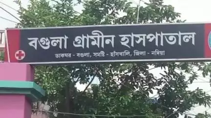 হাঁসখালি: দীর্ঘদিনের অপেক্ষার পর অবশেষে মহিলারাই হাত লাগালেন রাস্তা ও ড্রেইন সংস্কারে #jansamasya