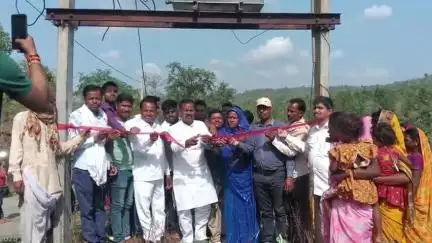 कुंदा: सिंदरी गाँव के ग्रामीण विधायक को आज भी मानते हैं भगवान, ट्रांसफार्मर का हुआ उद्घाटन