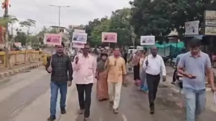 తాడిపత్రి: తాడిపత్రిలోని మెయిన్ బజార్‌లో యోగా దినోత్సవం కార్యక్రమంలో భాగంగా భారీ ర్యాలీ చేపట్టిన మున్సిపల్ కౌన్సిలర్లు, అధికారులు