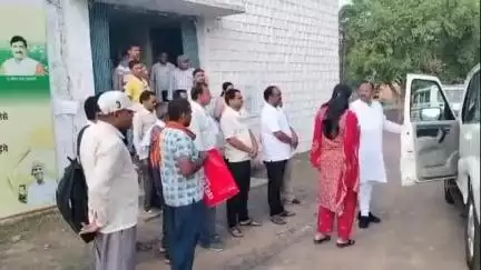 बहरी: भगवार गांव में पानी की टंकी के सीमा विवाद में विधायक ने सीमांकन के बाद निर्माण करने के निर्देश दिए