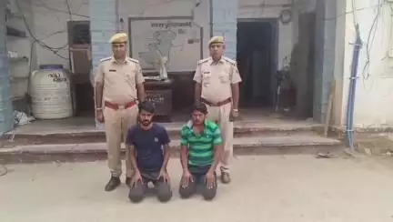 बेगुं: बेगू पुलिस ने अपहरण, लूट और फायरिंग कर हत्या के प्रयास में डेढ़ साल से फरार दो आरोपियों को किया गिरफ्तार