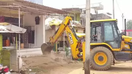 सडक अर्जुनी: नगरपंचायत अंतर्गत शहरात राबविण्यात आली अतिक्रमण हटाव मोहीम