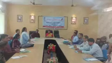 सेन्हा: सेन्हा प्रखंड मुख्यालय पर खरीफ फसल कार्यशाला में किसानों को दी गई उन्नत कृषि तकनीक की जानकारी