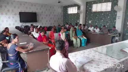 मंझिआंव: मझिआंव में बिरसा हरित ग्राम योजना के तहत आम बागवानी को लेकर बैठक आयोजित