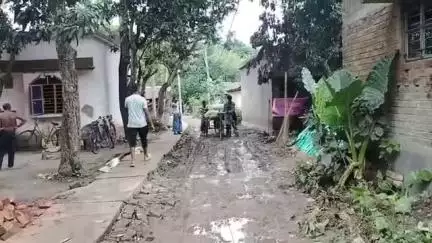 স্বরূপনগর: চারঘাট গ্রাম পঞ্চায়েতের পাতুয়া FP স্কুল সংলগ্ন এলাকার রাস্তার বেহাল দশা, সমাধানের দাবি এলাকাবাসীদের #jansamasya