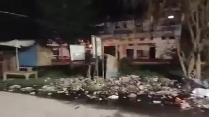 कोरांव: नगर पंचायत कोरांव के अंबेडकर नगर मोहल्ले में नालियां जाम होने से गंदा पानी भरा, बदबू से परेशान लोग