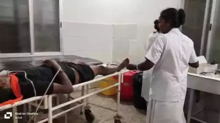 कुरडेग: कुरडेग बस स्टैंड के पास दो मोटरसाइकिल की टक्कर में चार लोग गंभीर रूप से घायल