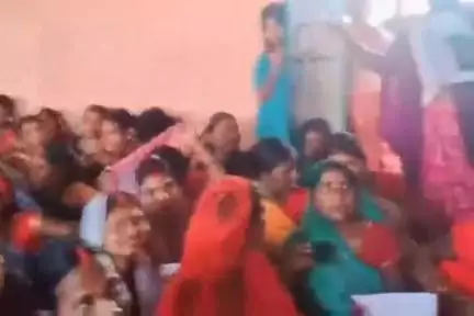 हलसी: हलसी प्रखंड के नीमा और प्रतापपुर गांव में महिला संवाद कार्यक्रम का आयोजन