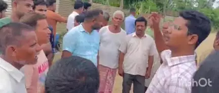 হাজো: শুৱালকুছিত এটা পথে জীয়াতু ভুগাইছে সহস্ৰাধিক লোকক,গধুৰ বাহন চলি বিধস্ত পথ,সামগ্ৰী অনা গাড়ী চলাচলত বাধা #jansamasya