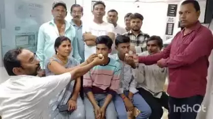 पड़वा: मैट्रिक परीक्षा में जिला टॉपर आशुतोष आईएएस ,जबकि प्रफुल्ल बनना चाहता है डॉक्टर, डायरेक्टर मोनीर हुसैन ने दी जानकारी।