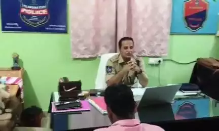 పెద్ద కొడప్​గల్​: సమస్యలపై తక్షణం స్పందించి న్యాయం కల్పించాలి..పోలీస్ స్టేషన్ ను తనిఖీ చేసిన : జిల్లా ఎస్పీ రాజేష్ చంద్ర