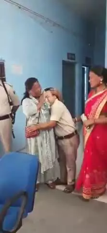 ठाकुरगंज: ठाकुरगंज पुलिस ने पेश की मानवता की मिसाल, डाउन सिंड्रोम से पीड़ित युवक को माता-पिता से मिलाया
