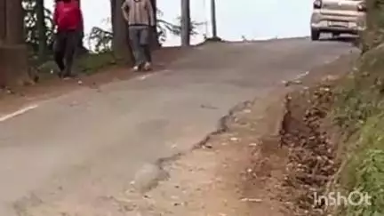 चौपाल: छैला चौपाल सड़क देहा से धनोट तक गड्ढों में तब्दील लोगों ने प्रशासन से सड़क को जल्द ठीक करने की अपील की।#jansamasya