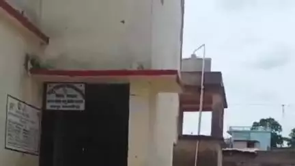 ताजपुर: रामापुर महेशपुर के चकहैदर स्थित पशु चिकित्सालय बंद रहने से पशुपालकों को हो रही है परेशानी#jansamsaya