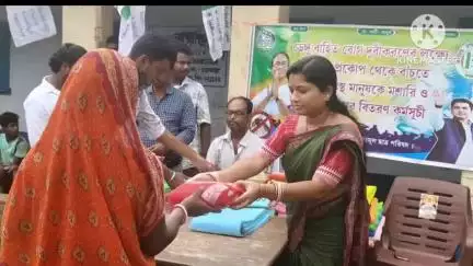 নয়াগ্রাম: ডেঙ্গুবাহিত রোগ দূরীকরণের লক্ষ্যে বাঁকশোলে হল দুস্থদের মশারি ও ব্লিচিং পাউডার বিতরণ কর্মসূচি, উপস্থিত ব্লক ও PS-র সভাপতি