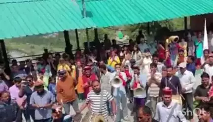 चकराता: बाशिक महासू महाराज बीस दिन के प्रवास के लिए रवाना