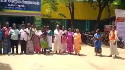 விருத்தாசலம்: 100 நாள் வேலை சம்பள பாக்கி வழங்க கோரி, கம்மாபுரத்தில் விவசாய தொழிலாளர் சங்கத்தினர் ஆர்ப்பாட்டம்