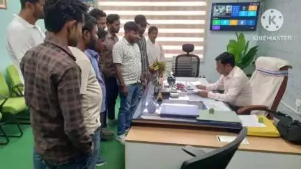 चान्हो: चान्हो पंचायत सहायक संघ ने अपनी मांगों को लेकर बीडीओ को ज्ञापन सौंपा