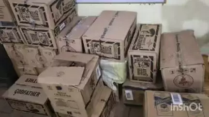 चौपारण: ग्राम परसतरी में चौपारण पुलिस ने छापा मारकर भारी मात्रा में ज़ब्त की अंग्रेजी शराब, एक आरोपी गिरफ़्तार