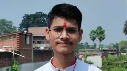 प्रतापपुर: मैट्रिक की परीक्षा में 94.4% अंक लाकर विवेक बना प्रतापपुर प्रखंड टॉपर