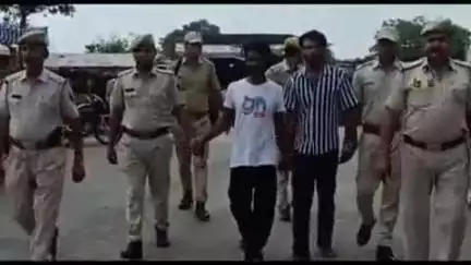 मण्डरायल: लांगरा पुलिस ने मारपीट कर लूट करने वाले 2 आरोपियों को गढी के गांव से किया गिरफ्तार, निकाला जुलूस
