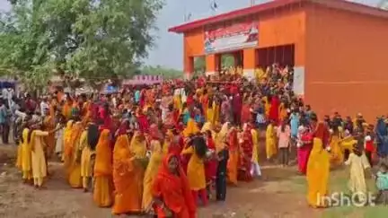 बाराहाट: भंडारी चक गांव में भागवत कथा ज्ञान महायज्ञ के लिए निकाली गई भव्य कलश शोभायात्रा