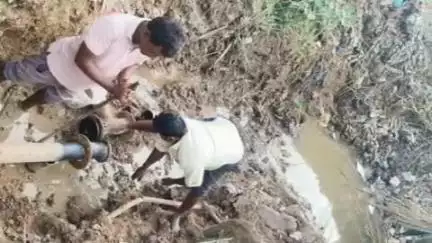 బద్వేల్: హైవే రోడ్డు పనుల వల్ల పగిలిన మంచినీటి పైపులకు మరమ్మతులను చేయించిన మున్సిపల్ ఇంజినీరింగ్ అధికారులు