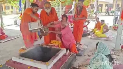 उज्जैन ग्रामीण: दातार अखाड़ा नरसिंह घाट पर कोरोना महामारी खत्म करने के लिए 11 दिवसीय शतचंडी महारुद्र महायज्ञ में आहुति दी गई