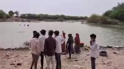 સાંતલપુર: લોલાડા ગામ ખાતે તળાવમાં ડૂબી જવાથી બે બાળકીના મોત પરિવારજનો અને ગામલોકોમાં શોકનું મોજું ફેલાયું