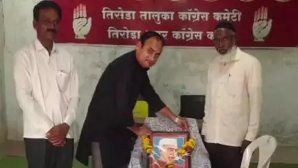 तिरोडा: काँग्रेस ऑफिस तिरोडा येथे देशाचे पहिले पंतप्रधान स्वर्गीय पंडित जवाहरलाल नेहरू यांची पुण्यतिथी साजरी