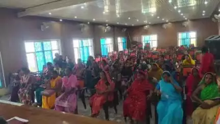 आलापुर: ब्लॉक स्तरीय परिसंवाद कार्यक्रम में महिला सशक्तीकरण पर जोर, जलालपुर में महिलाओं ने हक के लिए बुलंद की आवाज