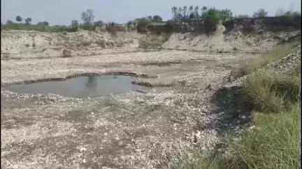 गुप्त सूचना पर सीएम फ्लाइंग टीम ने प्रतापनगर के डांडीपुर में खनन क्षेत्र का दौरा किया, अवैध खनन के निशान मिले