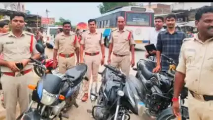 వలిగొండ: మైనర్లు వాహనాలు నడుపుతూ పట్టుపడితే వారి తల్లిదండ్రులపై కేసులు నమోదు చేస్తాం: వలిగొండ ఎస్సై యుగంధర్ గౌడ్