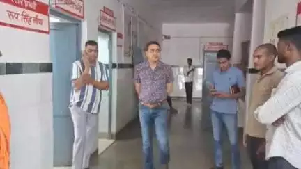 धरियावद: उपखण्ड अधिकारी ने आज प्राथमिक स्वास्थ्य केंद्र देवला का किया औचक निरीक्षण