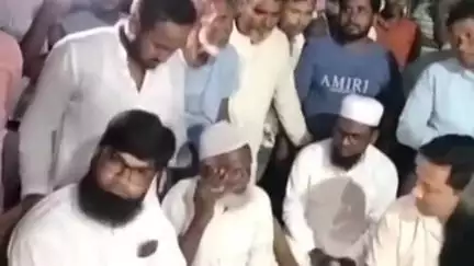 গোয়ালপোখর ১: জমি বিবাদের জেরে সংঘর্ষে নিহত গোয়াবাড়ি চানপুর গ্রামের ব্যক্তির পরিবারের সঙ্গে দেখা করলেন ভিক্টর