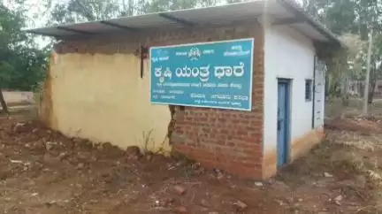 ಜಗಳೂರು: ಜಗಳೂರಲ್ಲಿ ನಿರ್ವಹಣೆಯಿಲ್ಲದೆ ತುಕ್ಕು ಹಿಡಿಯುತ್ತಿರುವ ಕೃಷಿ ಯಂತ್ರಧಾರೆಗಳು: ರೈತರ ಬೇಸರ 
#localissue