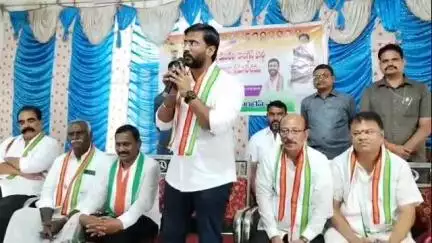 బోధన్: కష్టపడి పని చేసిన కార్యకర్తకు పార్టీలో గుర్తింపు ఉంటుంది ఎడపల్లి కాంగ్రెస్ పార్టీ సమావేశంలో కాంగ్రెస్ ఎమ్మెల్సీ వెంకట్