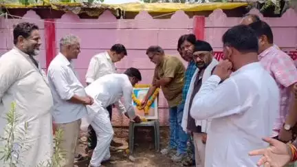 पचोर: भारत के पूर्व प्रधानमंत्री जवाहरलाल नेहरू की पुण्यतिथि पर पचोर में कांग्रेस ने दी श्रद्धांजलि