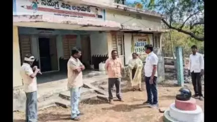 గుర్రంపోడు: మండల కేంద్రంలో జరుగుతున్న భవిత కేంద్రం మరమత్తులను పరిశీలించిన ఉద్యానవన శాఖ అధికారి అనంతరెడ్డి