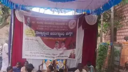 ಹೊಸಪೇಟೆ: ವಿವಿಧ ಬೇಡಿಕೆ ಈಡೇರಿಕೆಗೆ ಆಗ್ರಹಿಸಿ ಕಮಲಾಪುರದಲ್ಲಿ ಪೌರಕಾರ್ಮಿಕರ ಅನಿರ್ದಿಷ್ಟಾವಧಿ ಮುಷ್ಕರ
