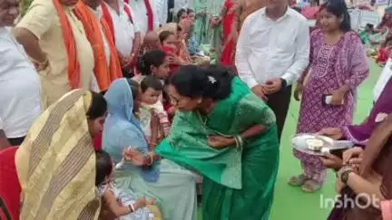 मगरलोड: सिंगपुर में समाधान शिविर का हुआ आयोजन, शासन की विभिन्न योजनाओं के तहत हितग्राहियों को किया गया लाभान्वित