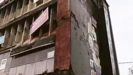 ഹൊസ്ദുർഗ്: കാഞ്ഞങ്ങാട് നഗരസഭ പഴയ ബസ് സ്റ്റാൻഡ് കെട്ടിടത്തിൽ വിള്ളൽ കണ്ടെത്തി