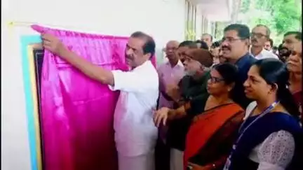 ഹൊസ്ദുർഗ്: നീലേശ്വരം ചിറപ്പുറത്തെ 'പ്രത്യാശ' ബഡ്സ് സ്കൂൾ കെട്ടിടം മന്ത്രി ഒ.ആർ കേളു ഉദ്ഘാടനം ചെയ്തു