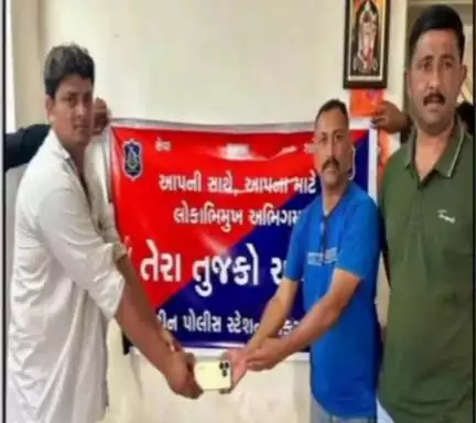 જાફરાબાદ: ગુમ થયેલ મોબાઈલને જાફરાબાદ મરીન પોલીસ સ્ટેશન વિસ્તારમાંથી શોધી લેતી પોલીસ
